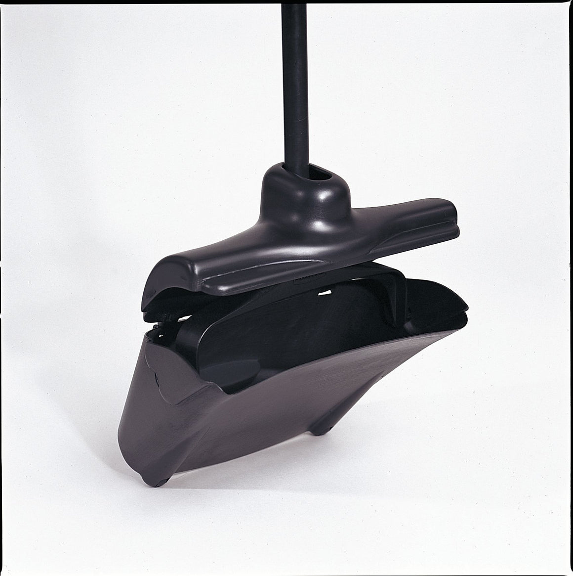 LOBBY UPRIGHT DUST PAN W/COVER BLACK